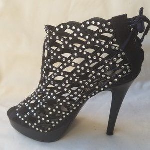 Two Lip Black Epic Stiletto 6